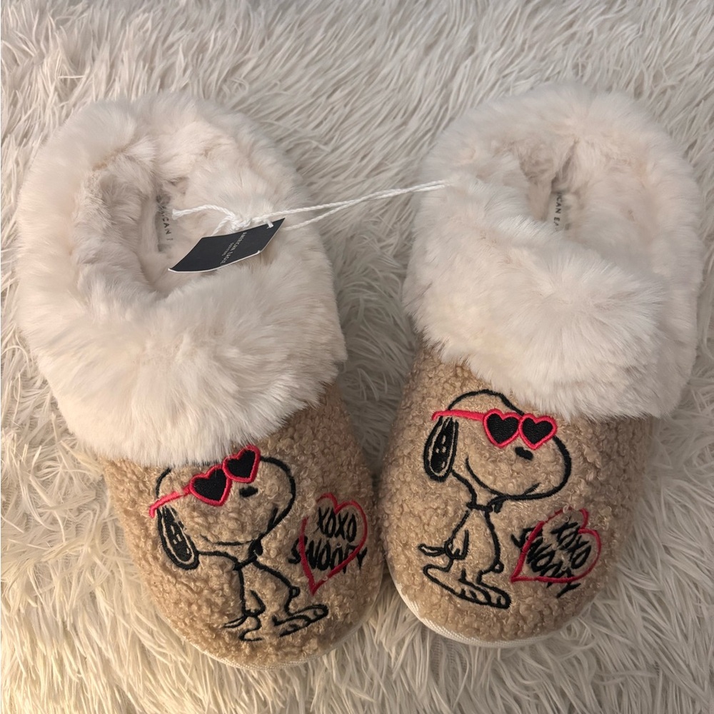 American Eagle Cozy Tan Kids Slippers with Fun Design